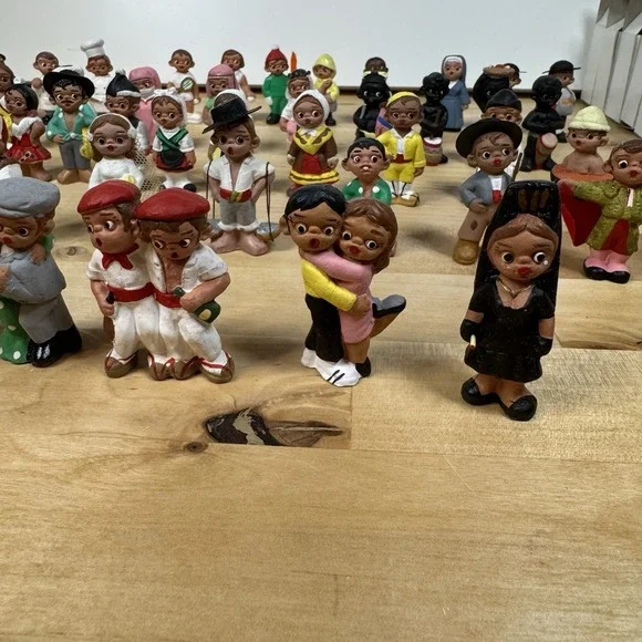 Vintage Spanish Terra Cotta Miniature Mud People  Lot of 65 - Picture 5 of 16